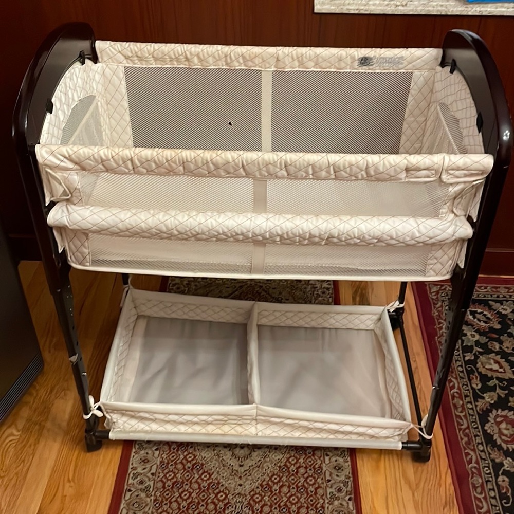 Co-Sleeper Bassinet. Arm's Reach Co-Sleeper Bedside Sleeper - Espresso
